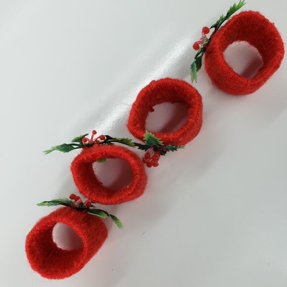 Vintage 1970s ? MCM 4 Napkin Rings Yarn Wrap Red Plastic Holly Christmas Holiday - Picture 4 of 9